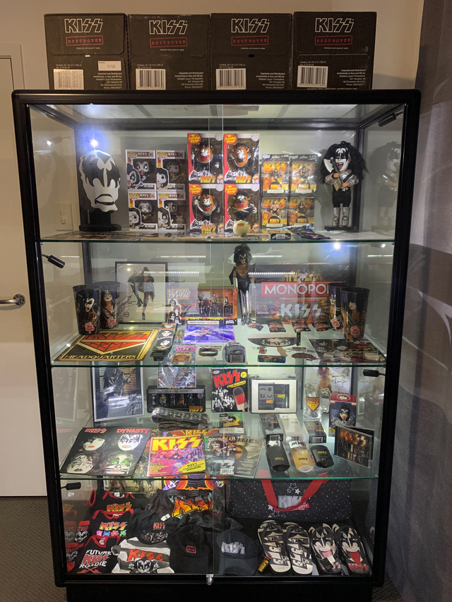 Create a spooky showcase for your Halloween costumes with a stunning, well-lit costume display case that brings your favourite outfits to life.