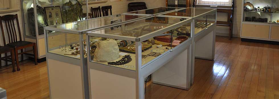 museums-display-cabinets-museum-display-cases-showfront